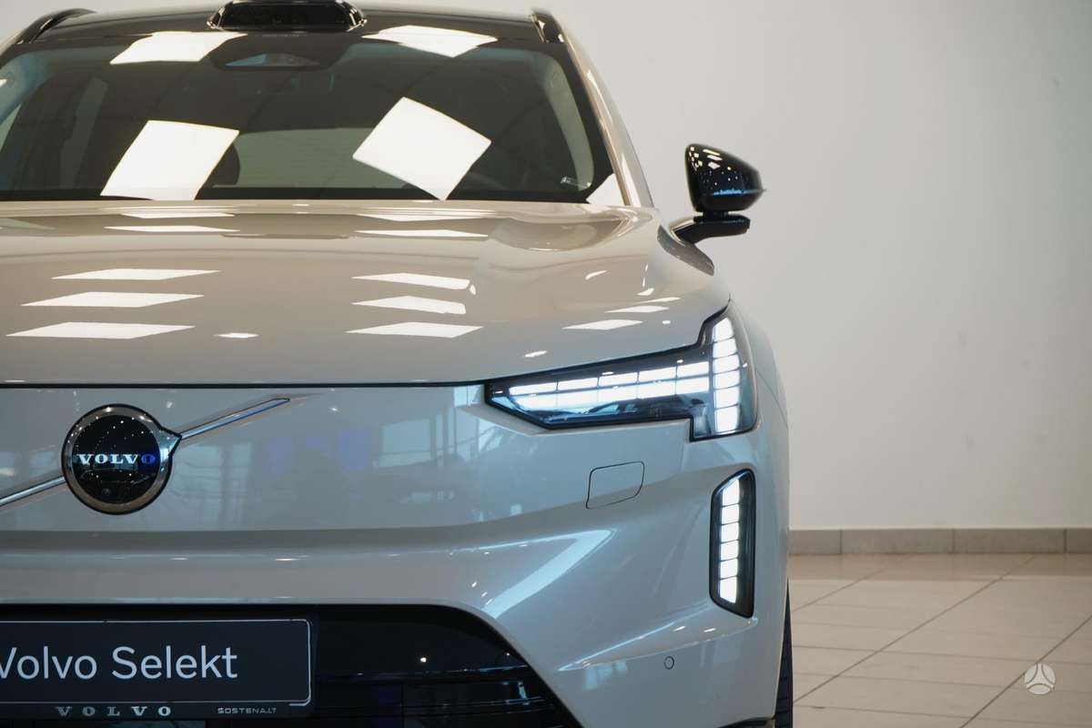 Volvo EX90 - 5