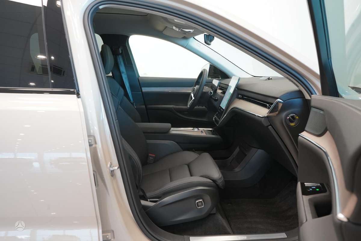 Volvo EX90 - 10