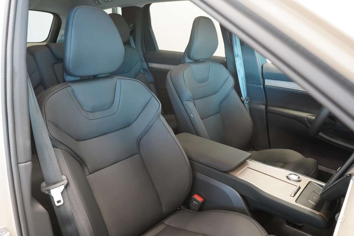 Volvo EX90 - 11