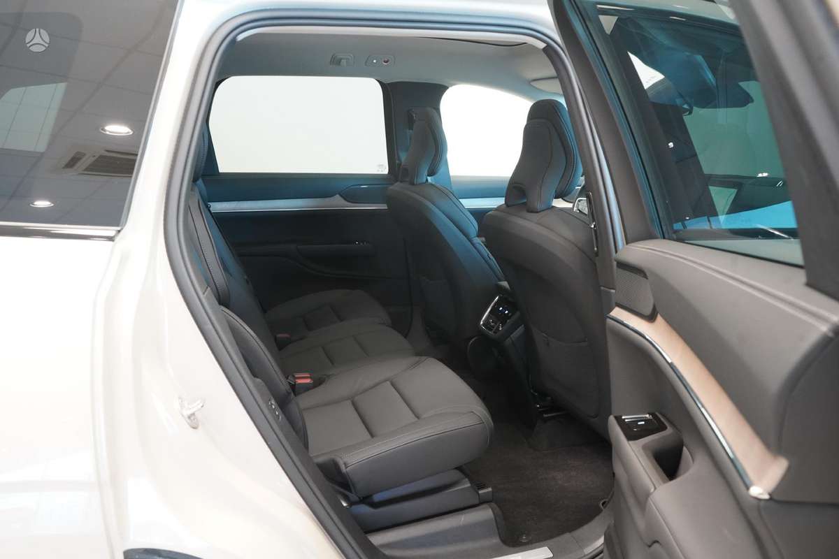 Volvo EX90 - 12
