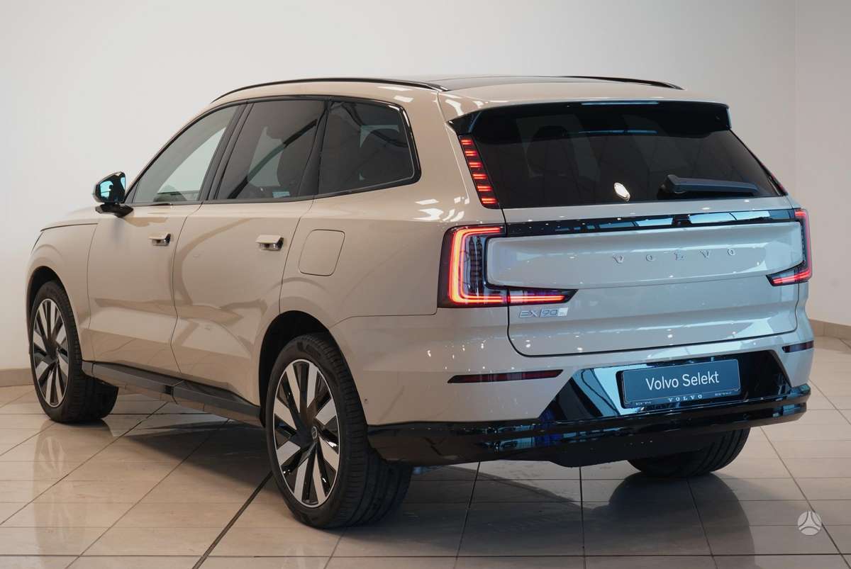 Volvo EX90 - 3