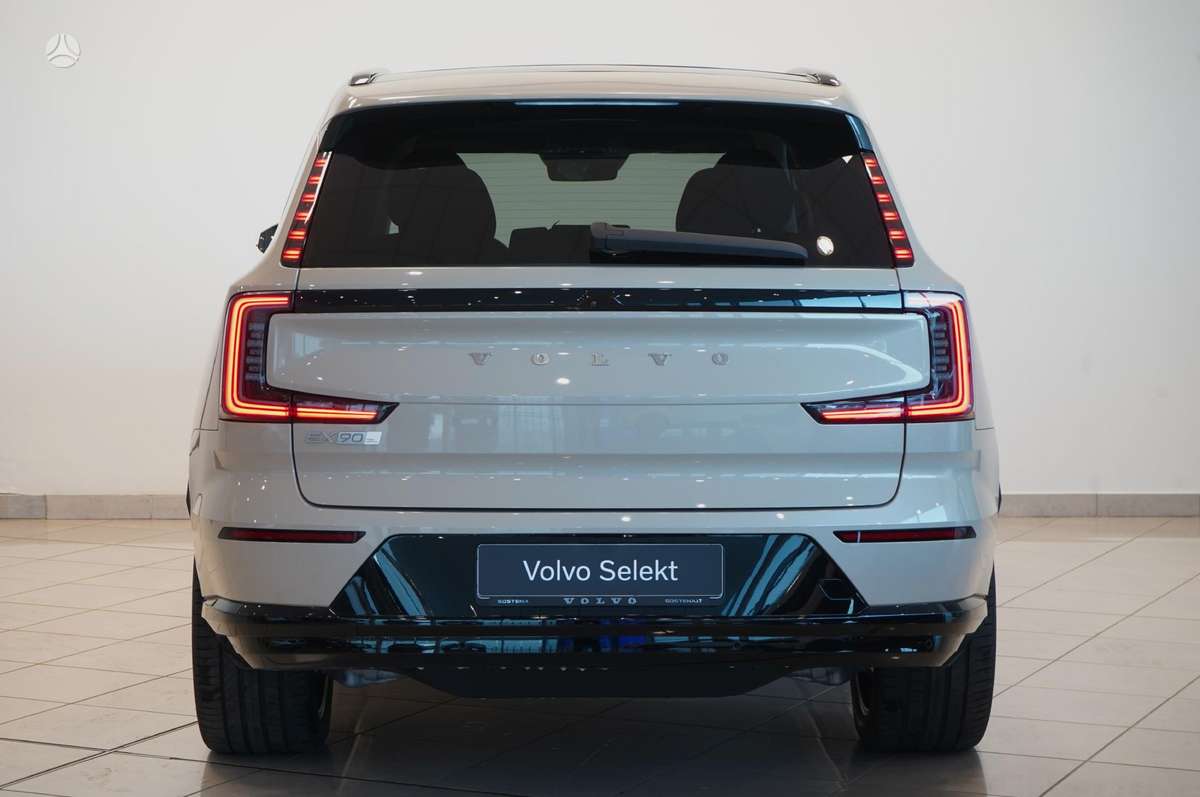 Volvo EX90 - 6
