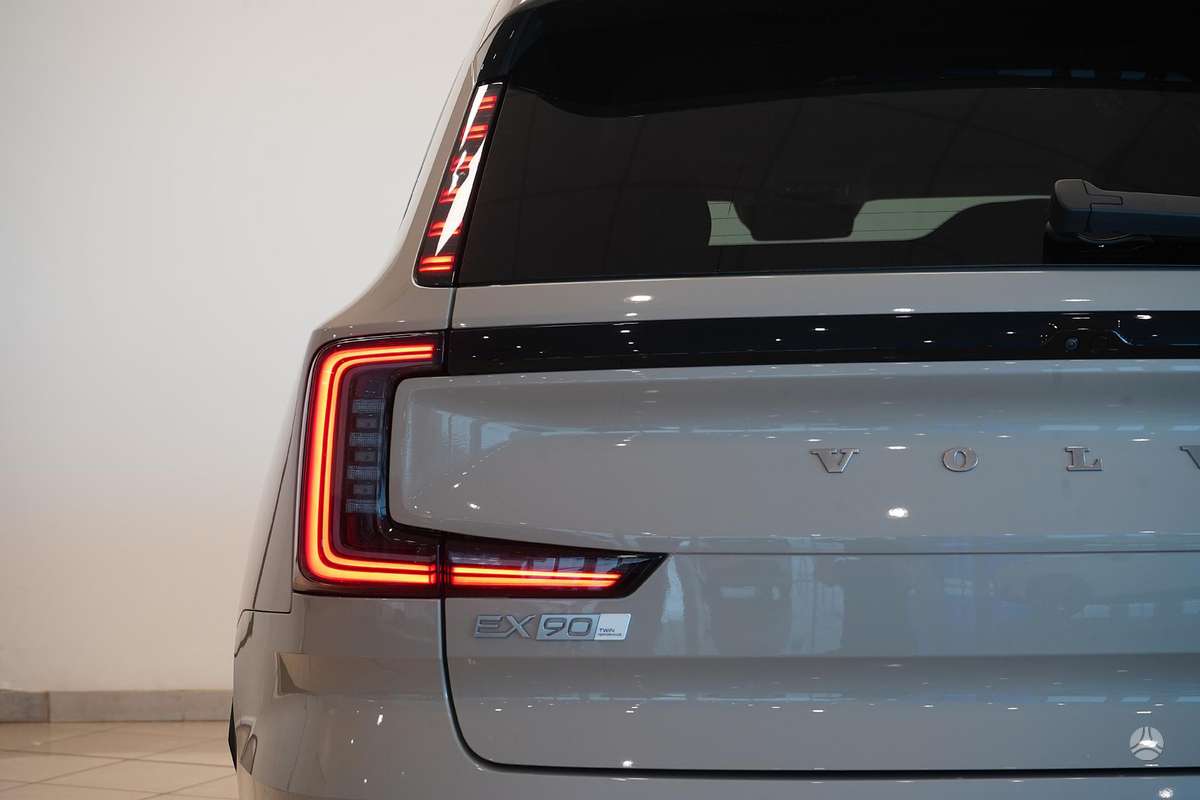 Volvo EX90 - 7