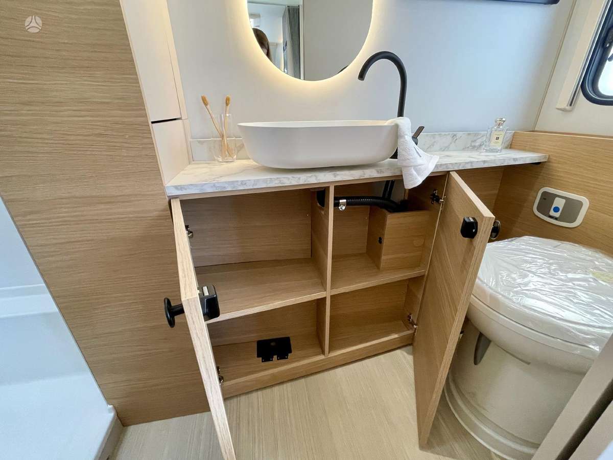 Adria Adora 613 UT, кемперы