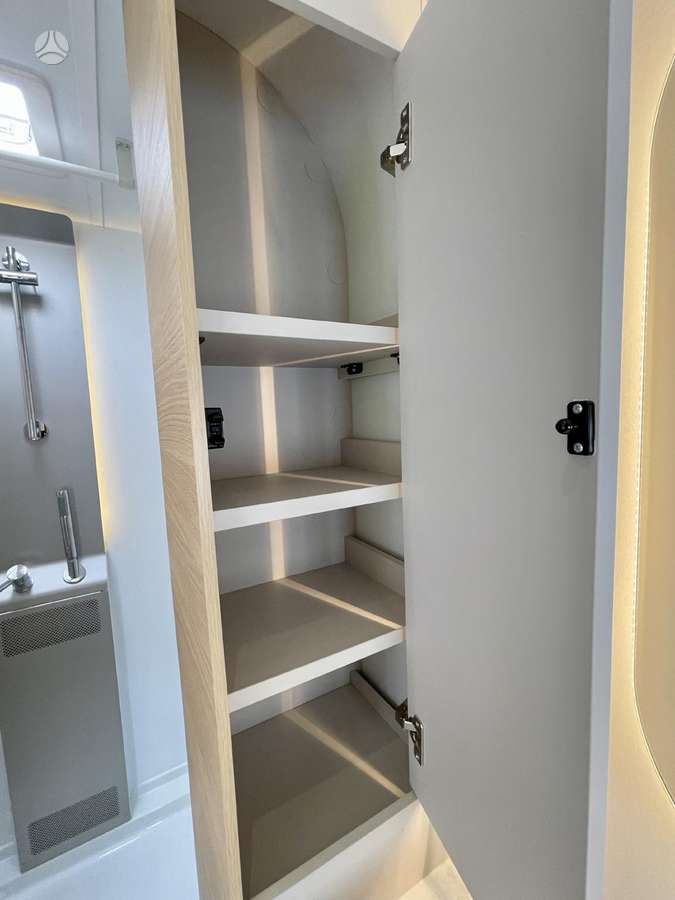 Adria Adora 613 UT, кемперы