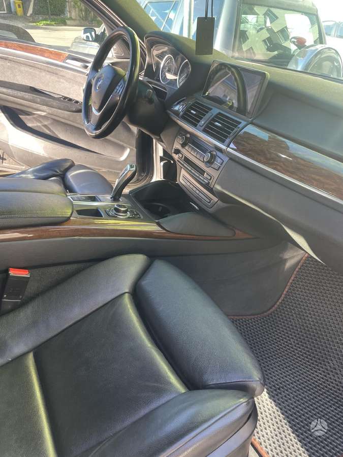 BMW X6, 4.4 l., off-road / crossover