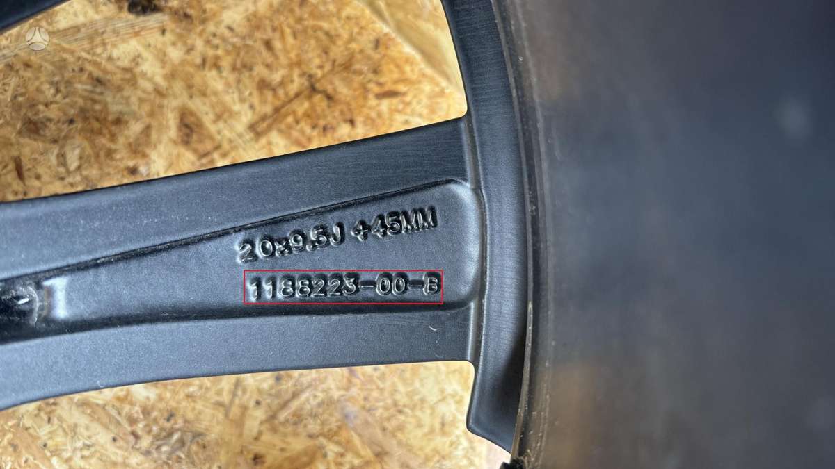 Tesla Model Y, 118822300B, Cen29029