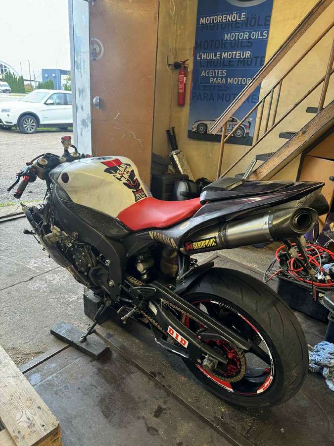 Yamaha R1, superbikes