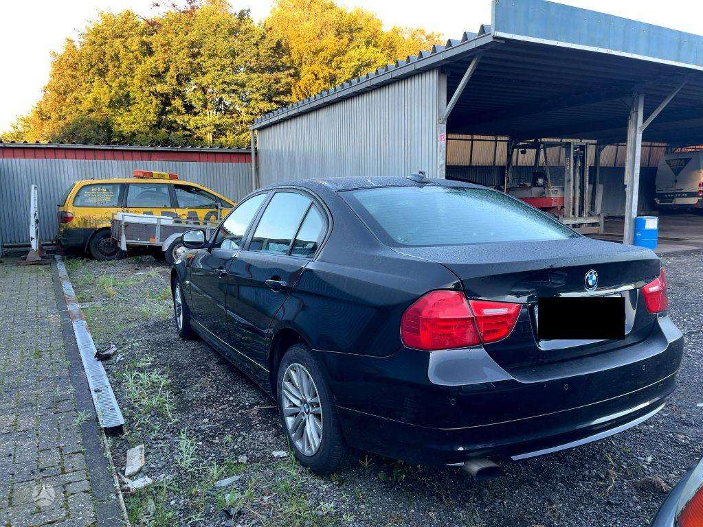 BMW 3 serija 688 spalva