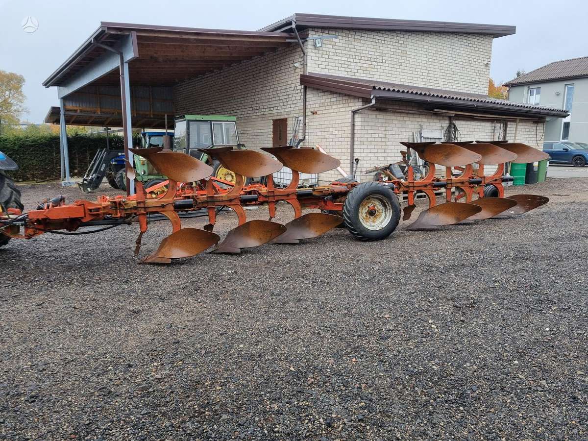 Gregoire-Besson 6x6, ploughs