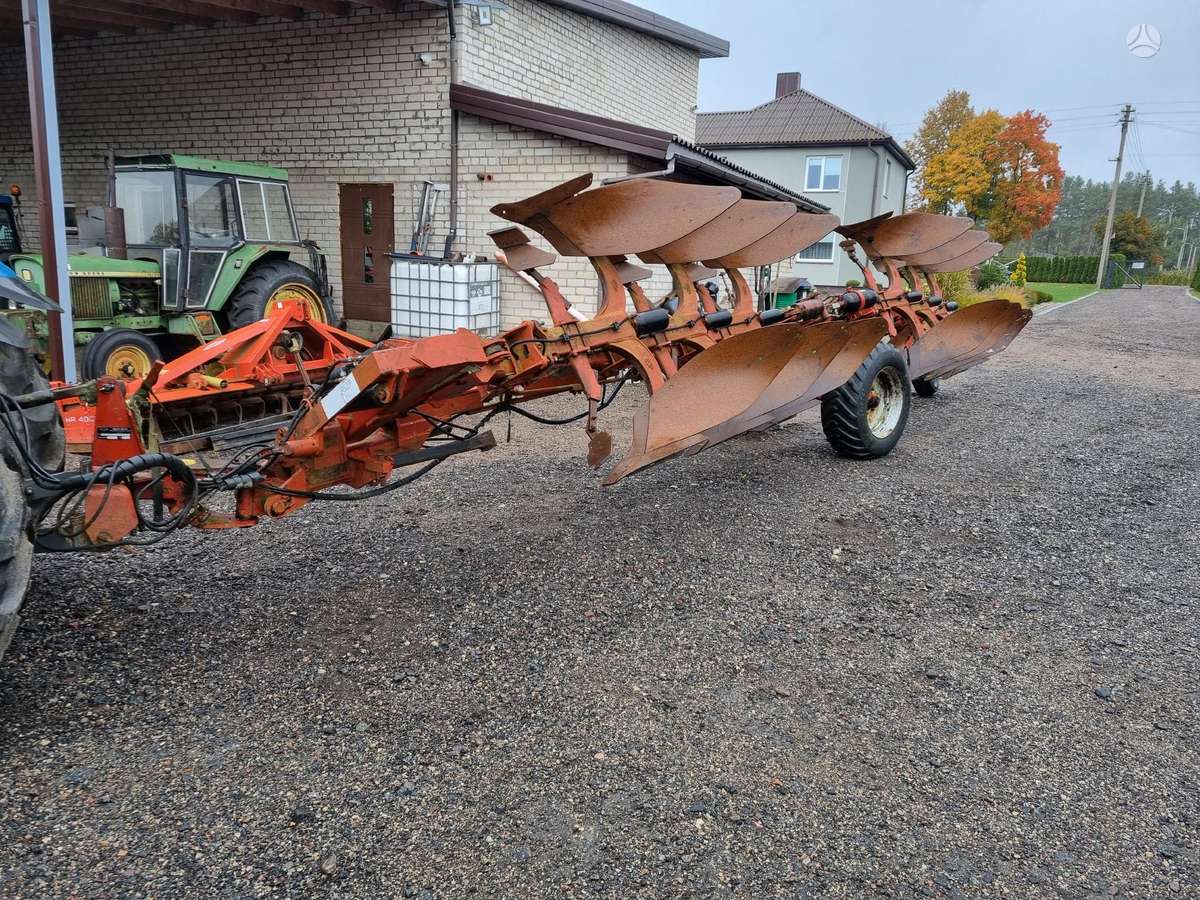 Gregoire-Besson 6x6, ploughs