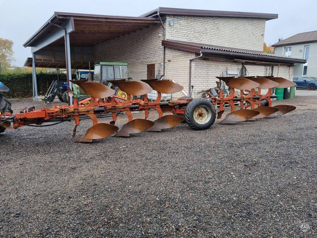 Gregoire-Besson 6x6, ploughs