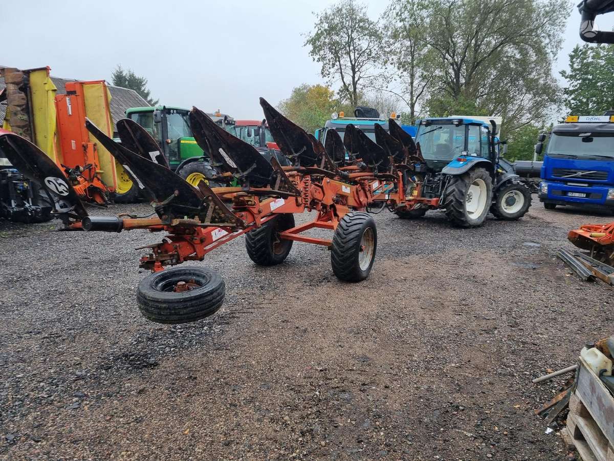 Gregoire-Besson 6x6, ploughs