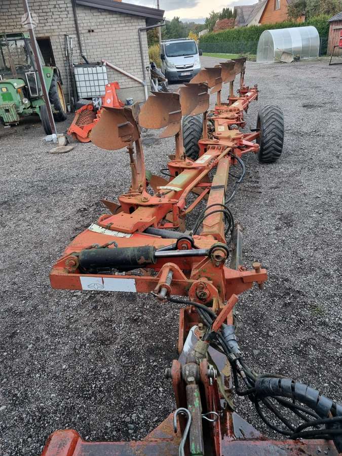 Gregoire-Besson 6x6, ploughs