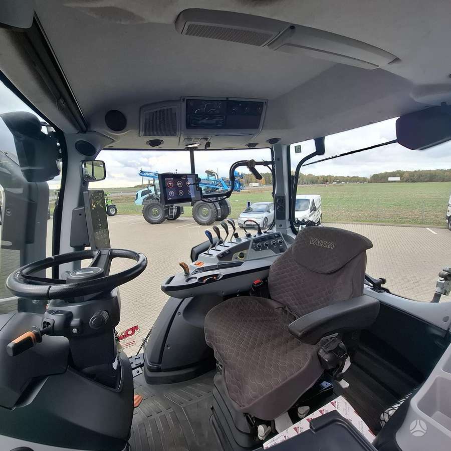 Valtra T215A, tractors