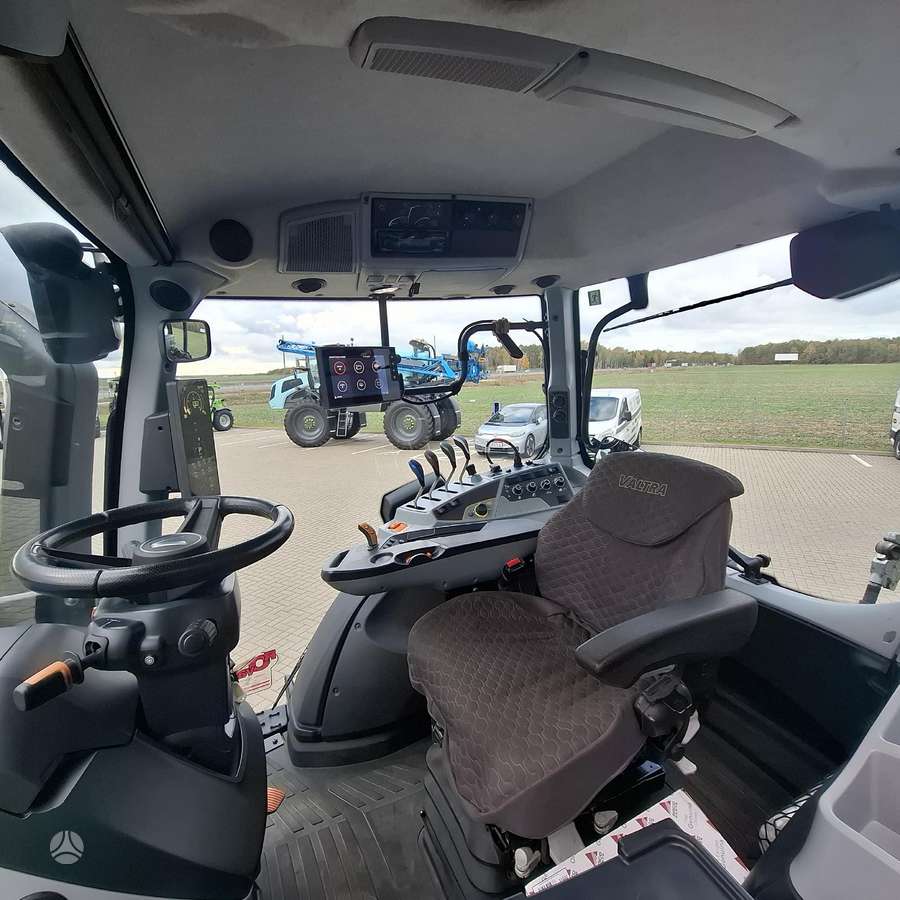 Valtra T215A, тракторы