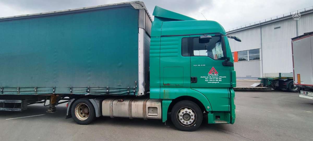 MAN TGX 18.440 MEGA su Puspriekabe, double sleeper