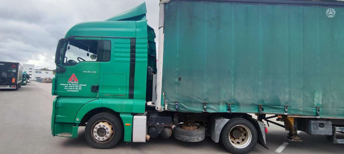 MAN TGX 18.440 MEGA su Puspriekabe, double sleeper