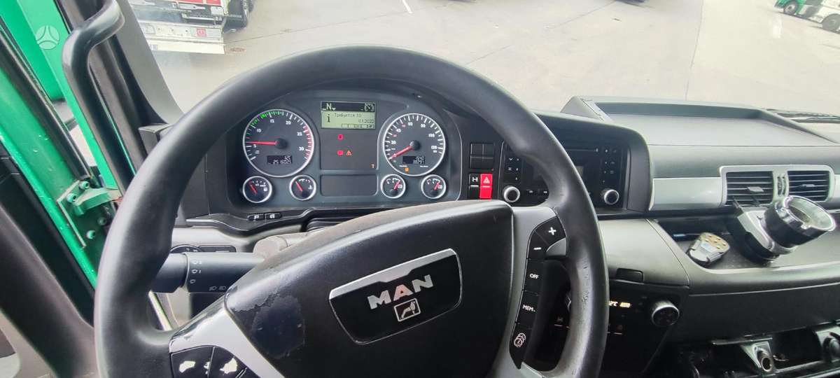 MAN TGX 18.440 MEGA su Puspriekabe, double sleeper