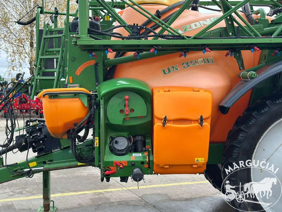 Amazone UX 3200, 3200 ltr, 24 - 28 m, sprayers