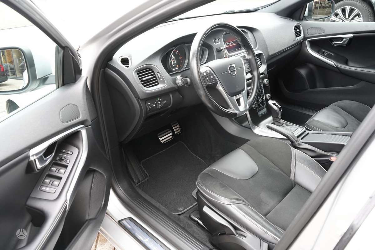 Volvo V40, 2.0 l., hatchback