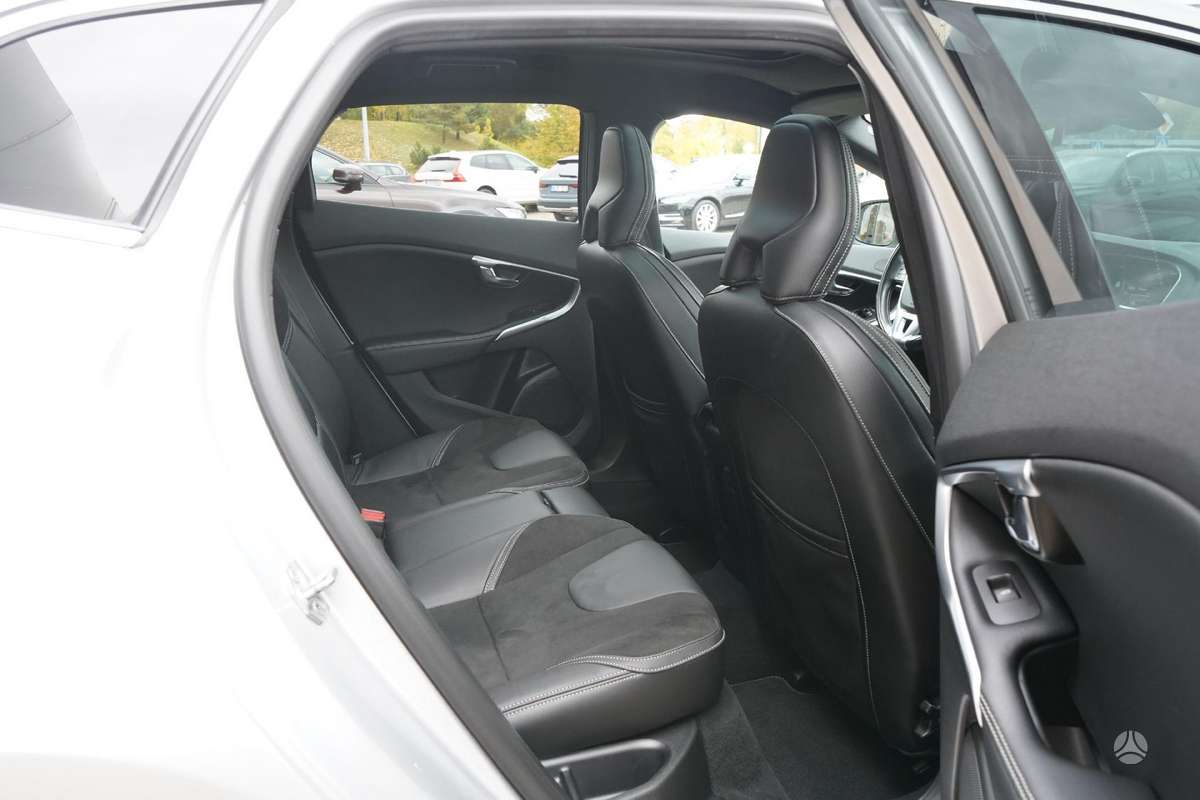 Volvo V40, 2.0 l., Хэтчбек