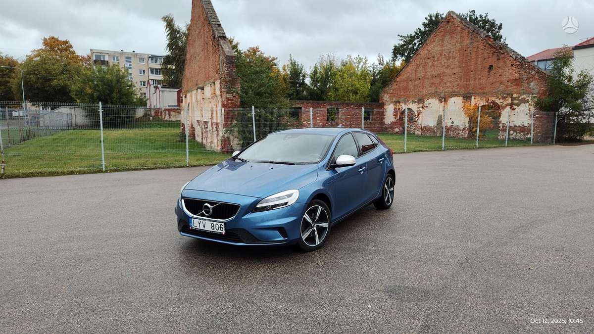 Volvo V40, 2.0 l., hatchback