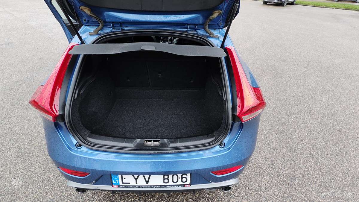 Volvo V40, 2.0 l., hatchback