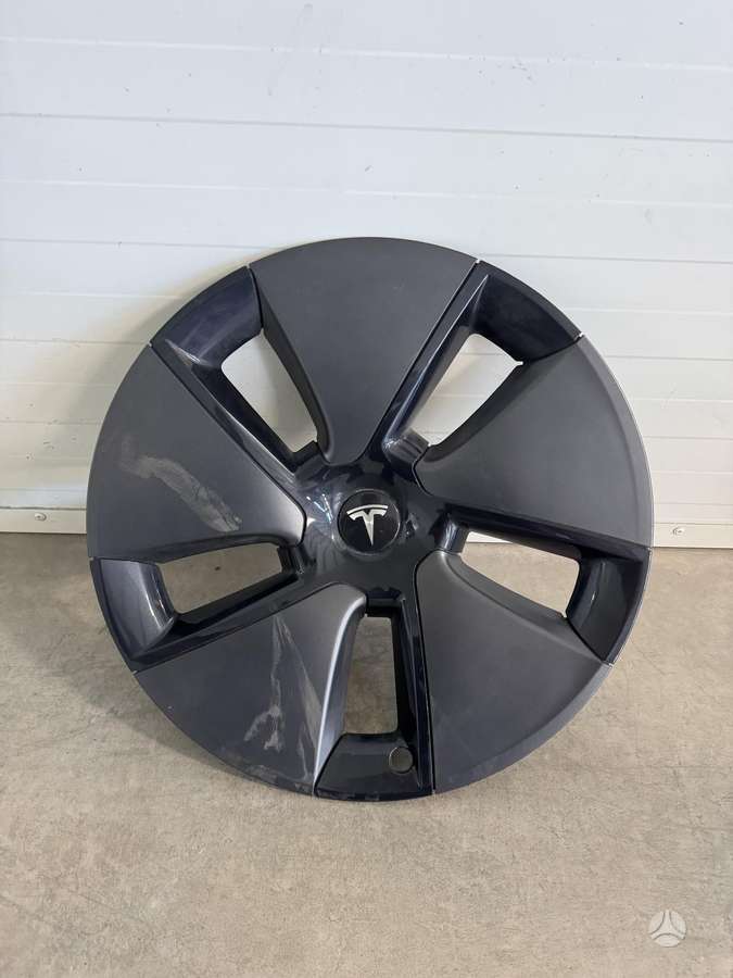 Tesla Model 3 kėbulo dalys