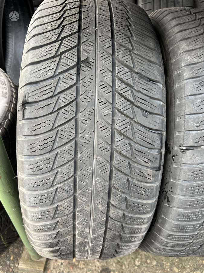Bridgestone Blizzak LM001, winter 245/50 R19