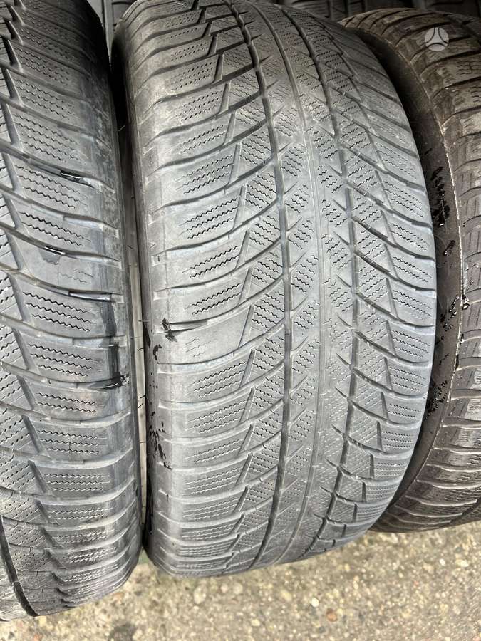 Bridgestone Blizzak LM001, winter 245/50 R19