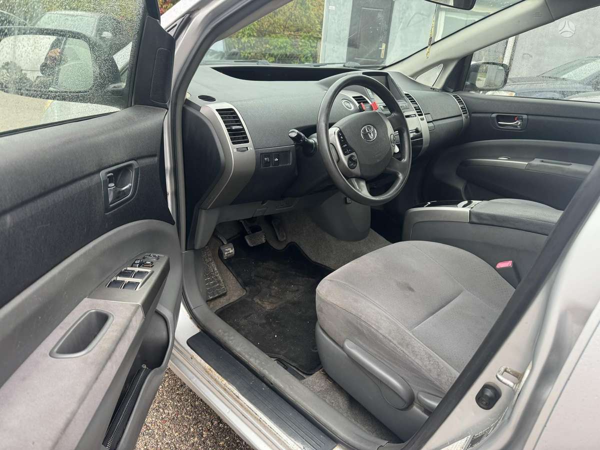 Toyota Prius, 1.5 l., Хэтчбек