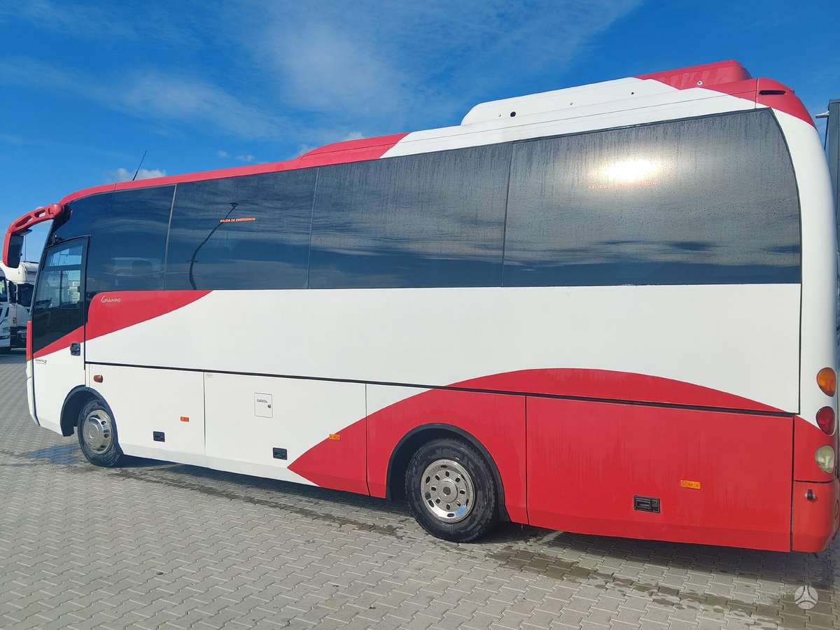 Mercedes-Benz 924, coach buses