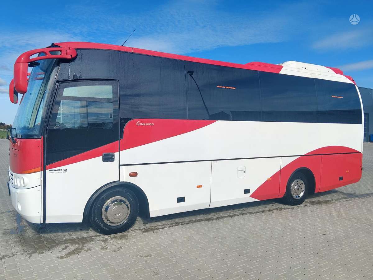 Mercedes-Benz 924, coach buses