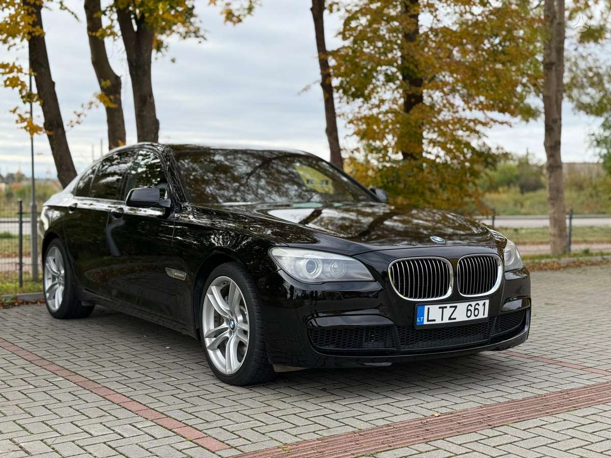 BMW 750, 4.4 l., Седан