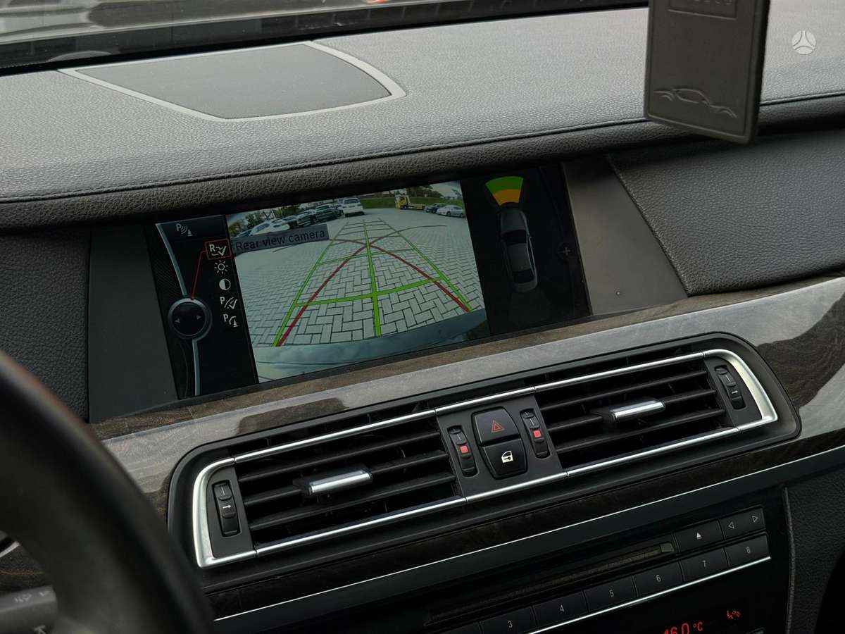 BMW 750, 4.4 l., Седан