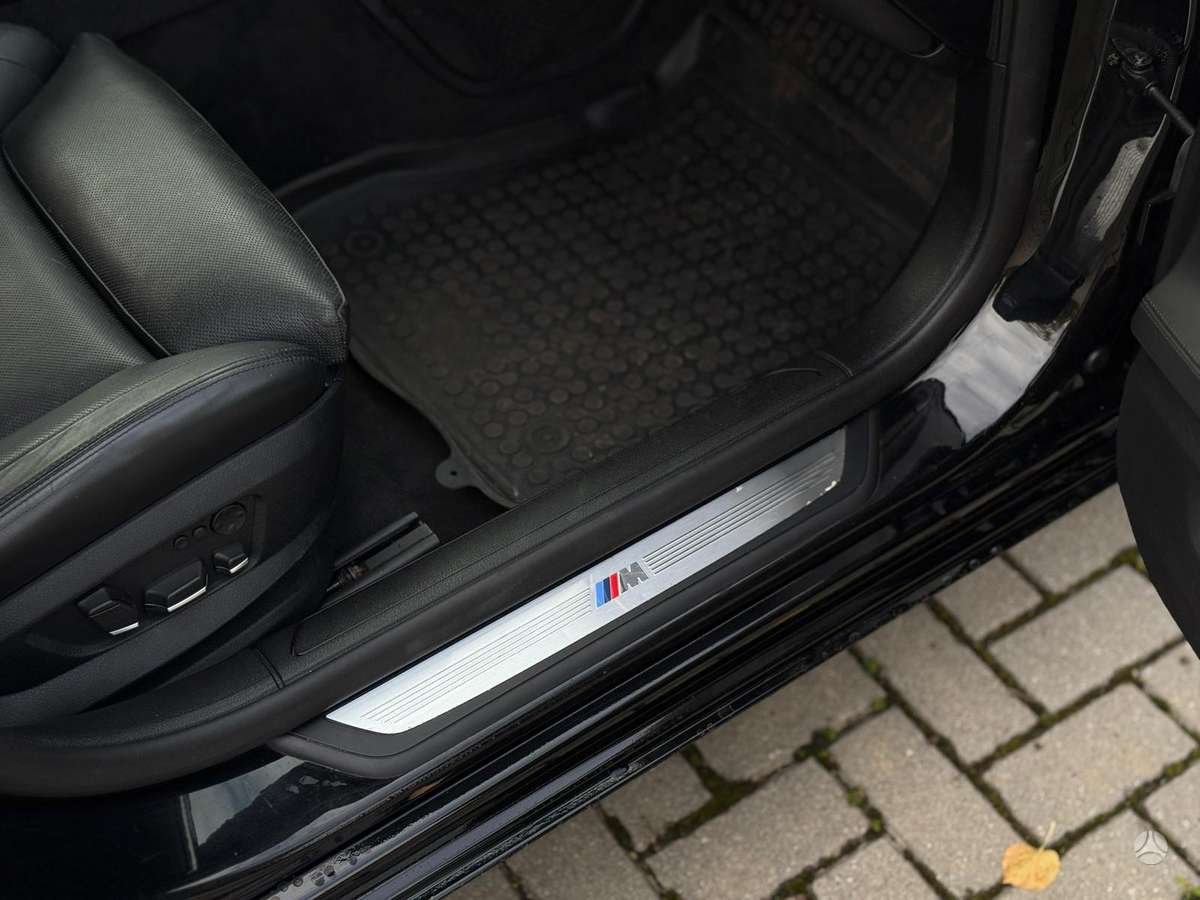 BMW 750, 4.4 l., Седан