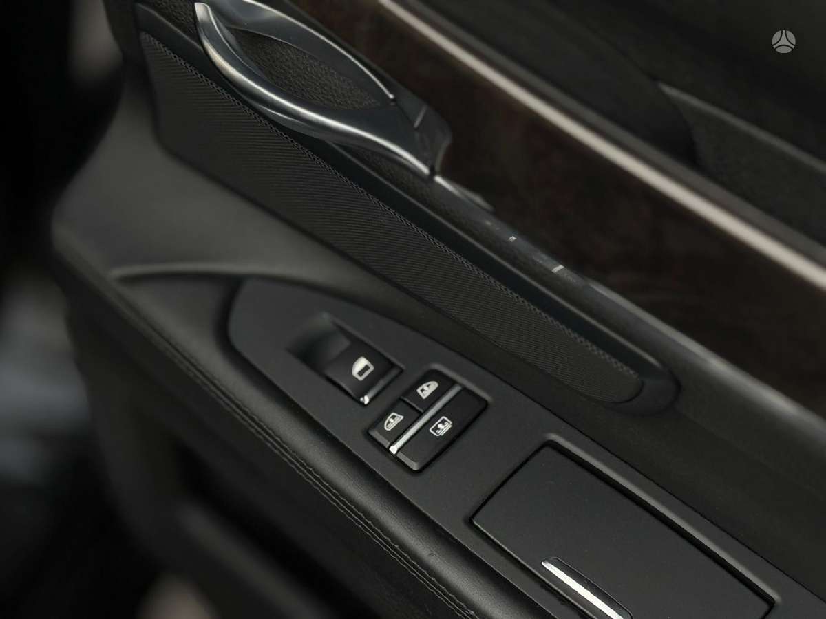 BMW 750, 4.4 l., Седан