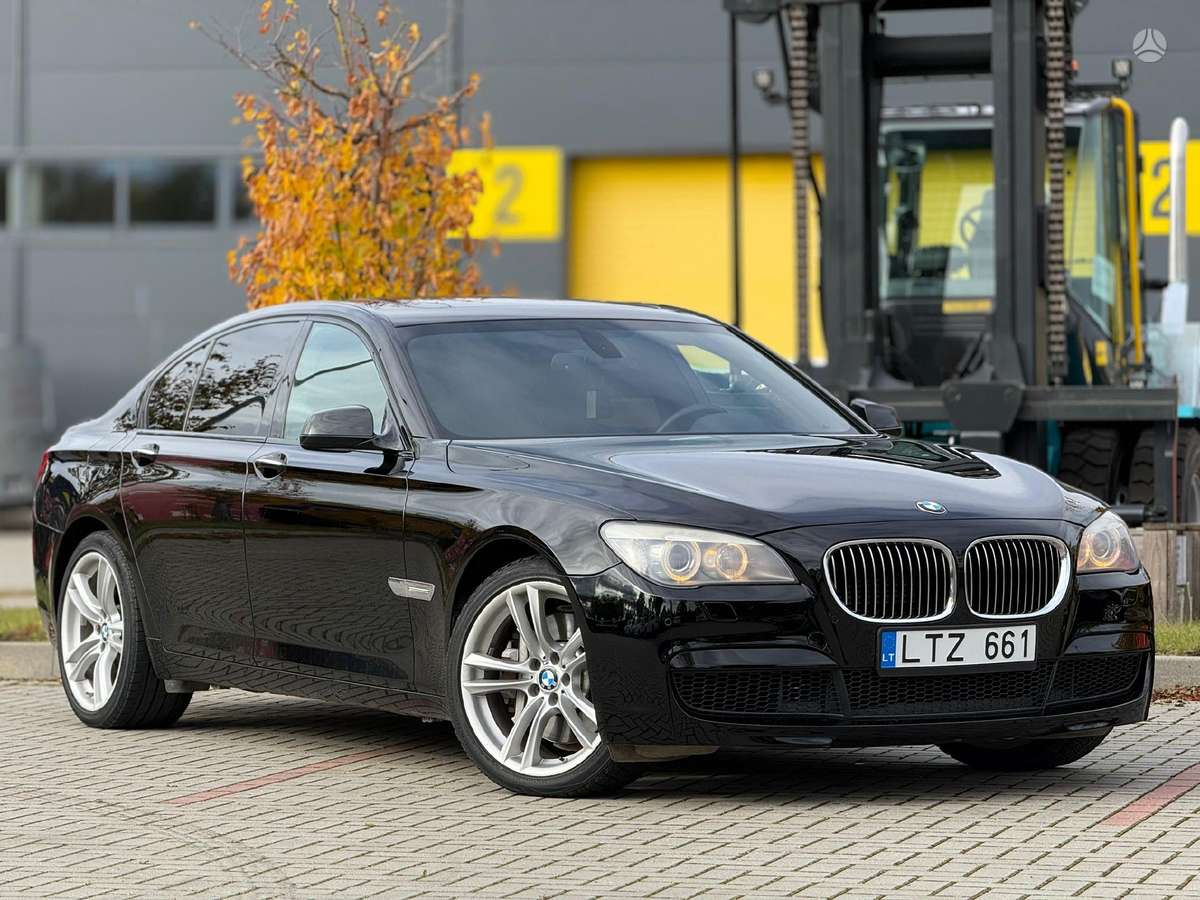 BMW 750, 4.4 l., Седан