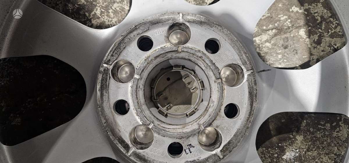 Audi A4, A6, Q3, lengvojo lydinio, R17