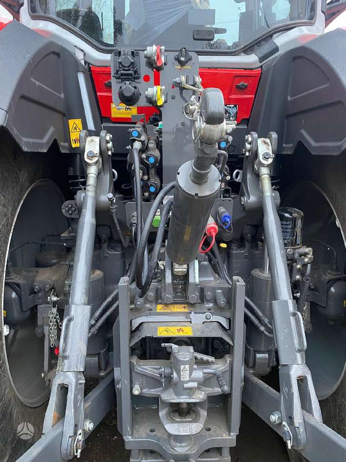 Massey Ferguson 8S.225, тракторы