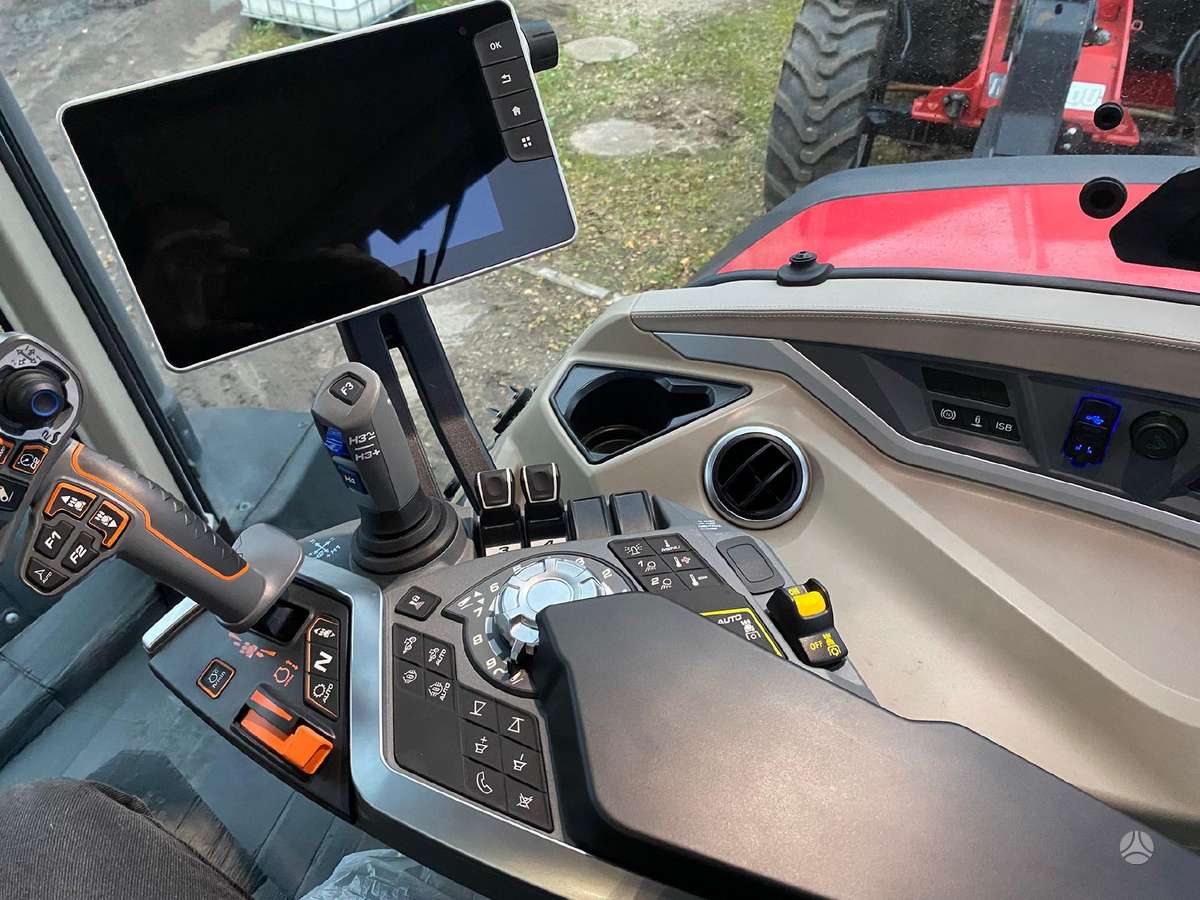 Massey Ferguson 8S.225, тракторы