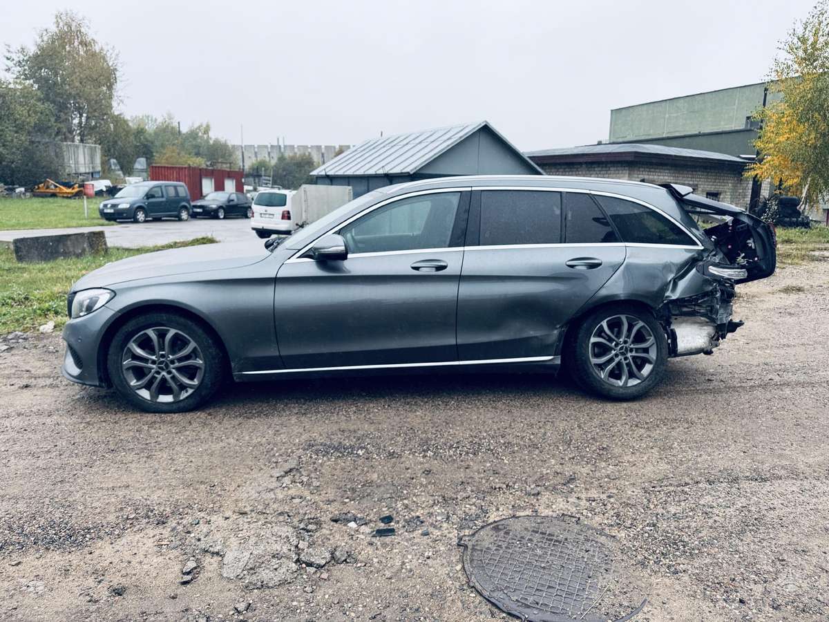 Mercedes-Benz C klasė dalimis