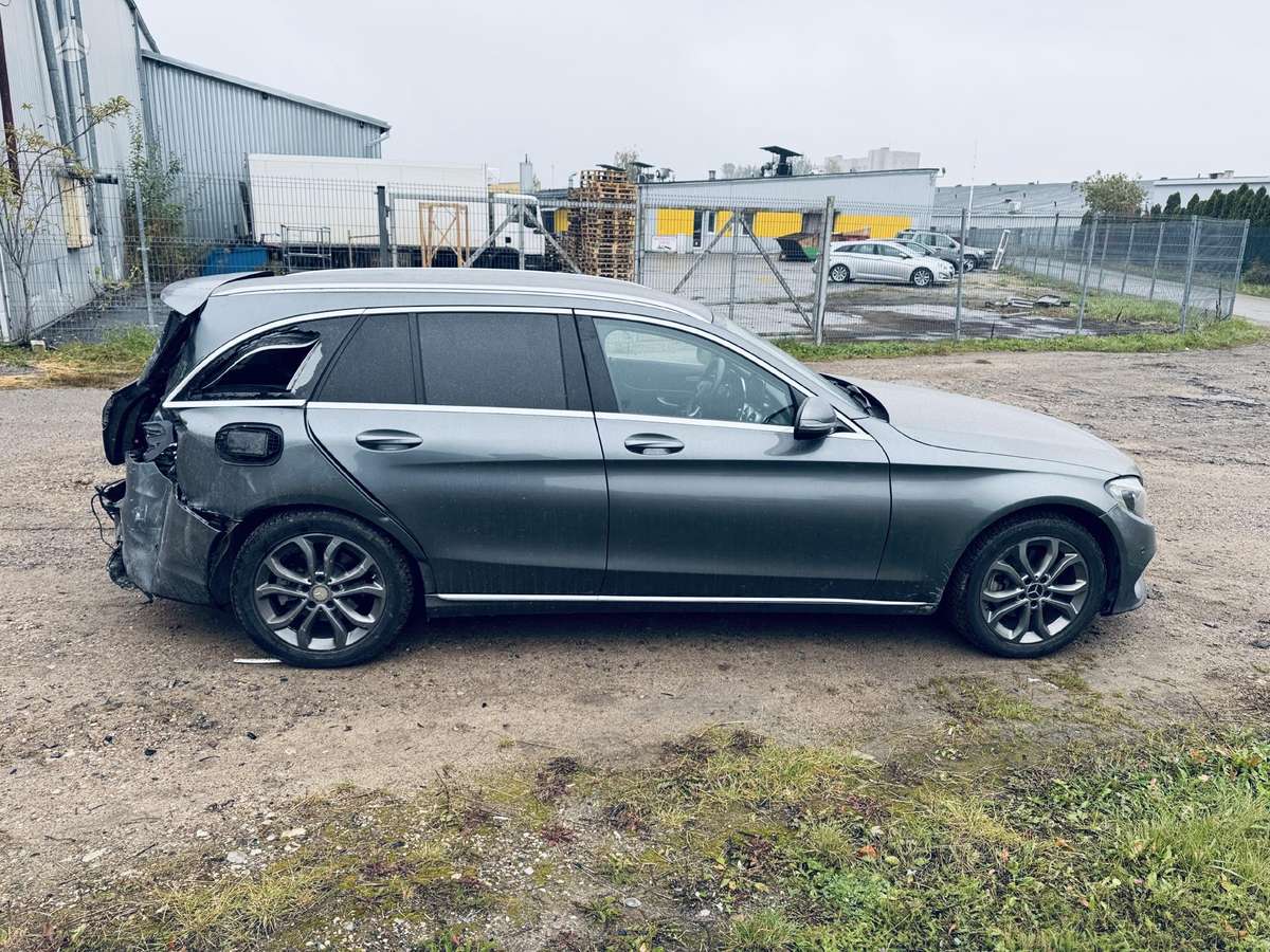 Mercedes-Benz C klasė dalimis