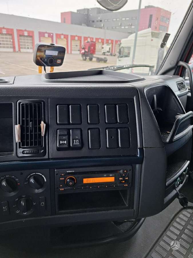 Volvo FH, double sleeper