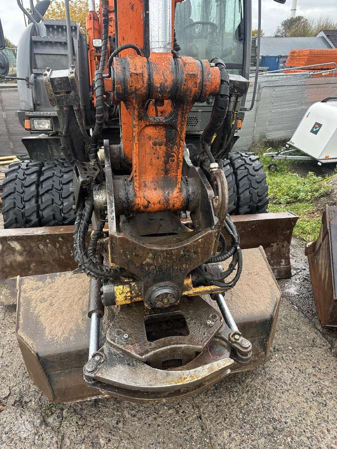 Hitachi ZX140W-3 su rotoriumi, экскаваторы