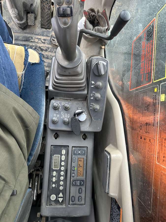 Hitachi ZX140W-3 su rotoriumi, экскаваторы