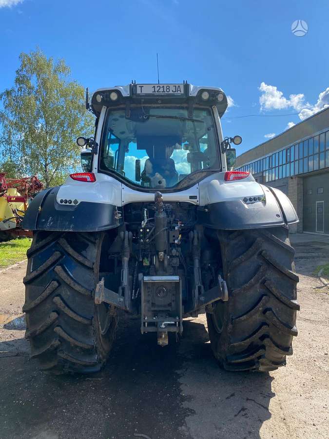 Valtra T235, tractors