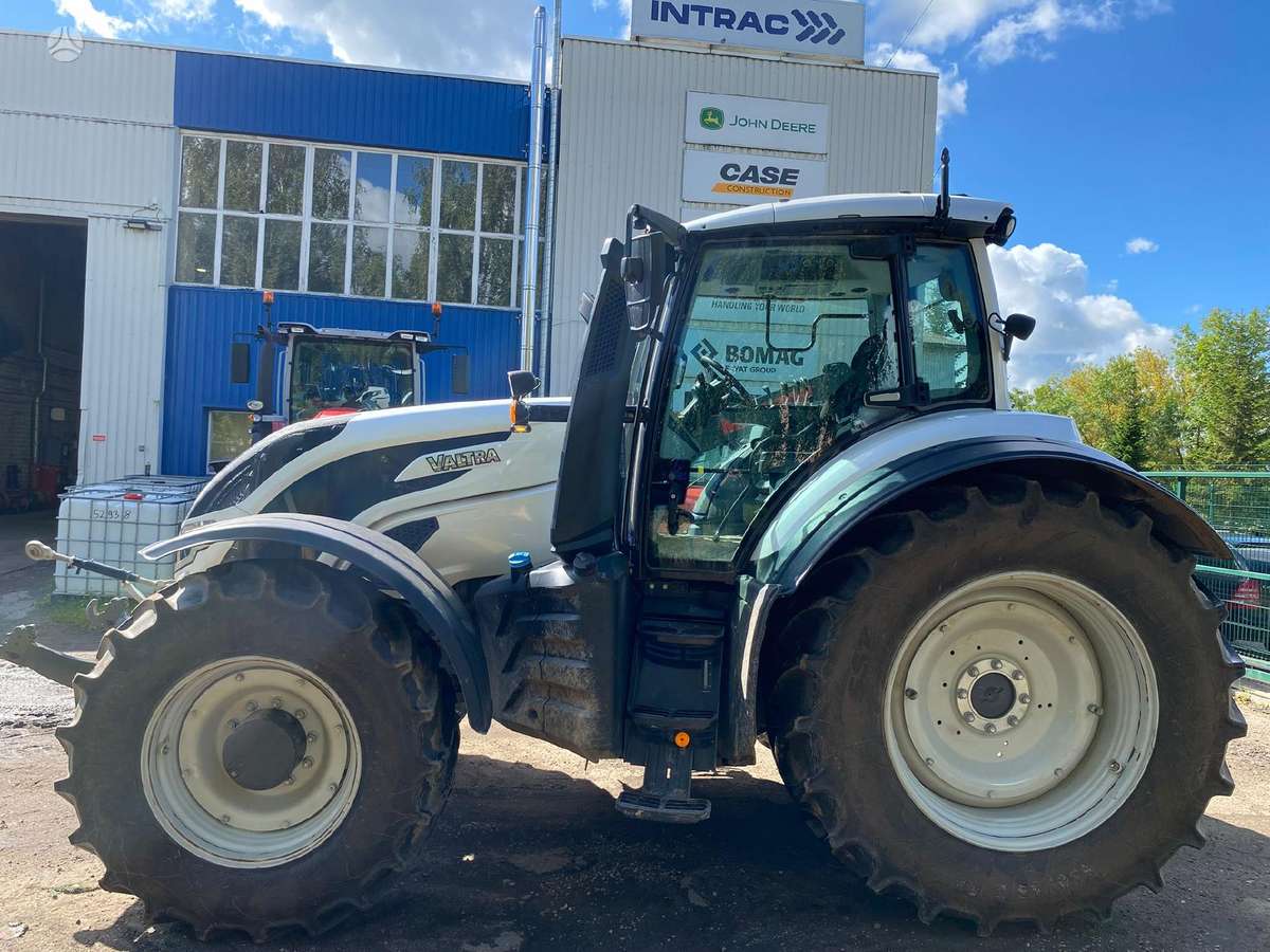 Valtra T235, traktoriai