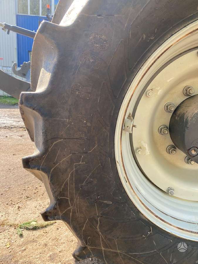 Valtra T235, traktoriai